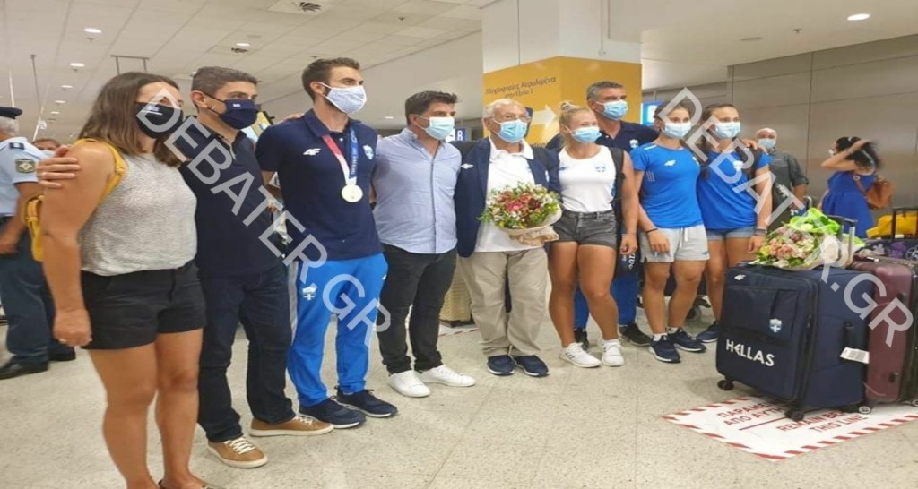 Έφτασε στην Ελλάδα ο Στέφανος Ντούσκος  – Θερμή υποδοχή από την οικογένεια του και τον Αυγενάκη στο αερoδρόμιο (pics)