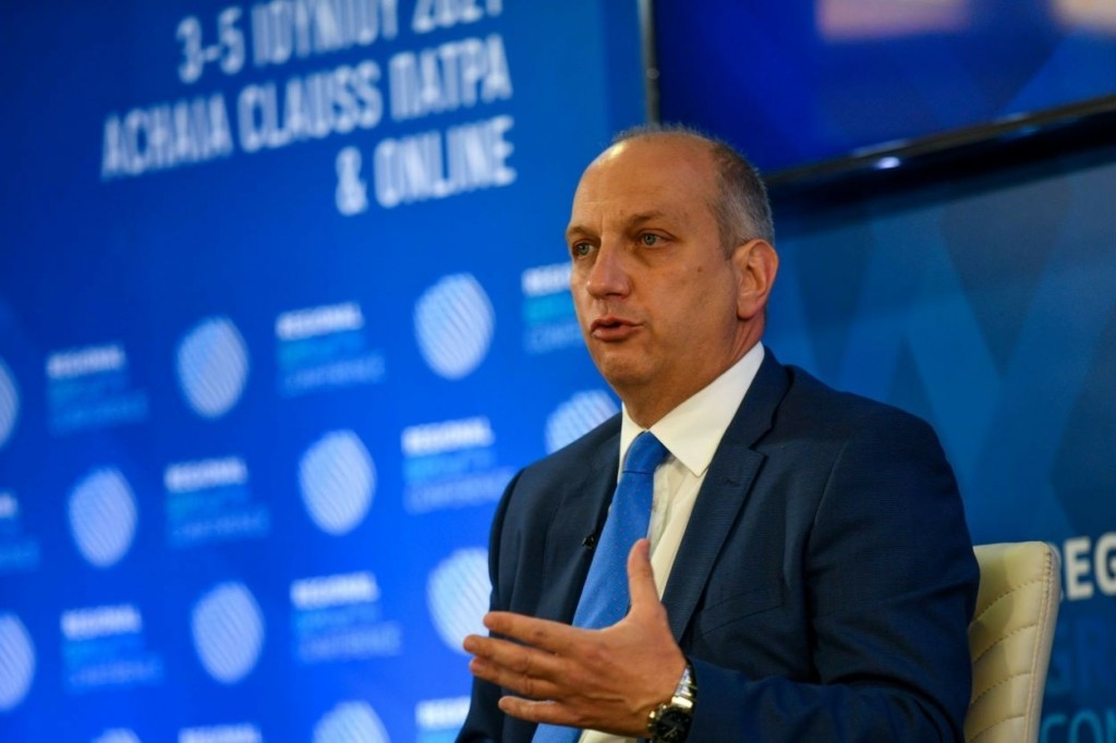 Την Τρίτη οι ανακοινώσεις για τους ανεμβολίαστους – “Δεν υπάρχει περίπτωση να κλείσει ξανά η οικονομία”