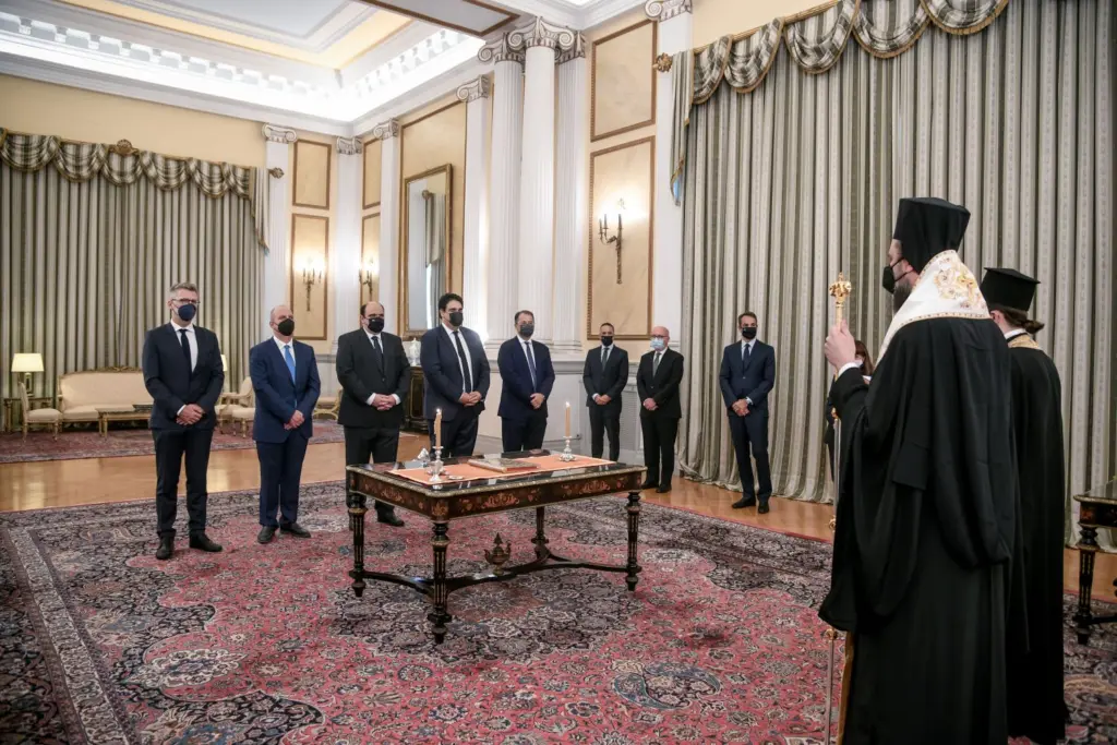Ορκίστηκαν οι νέοι υπουργοί και υφυπουργοί – Το αμήχανο κλίμα και η γκάφα του Σκέρτσου (pics)