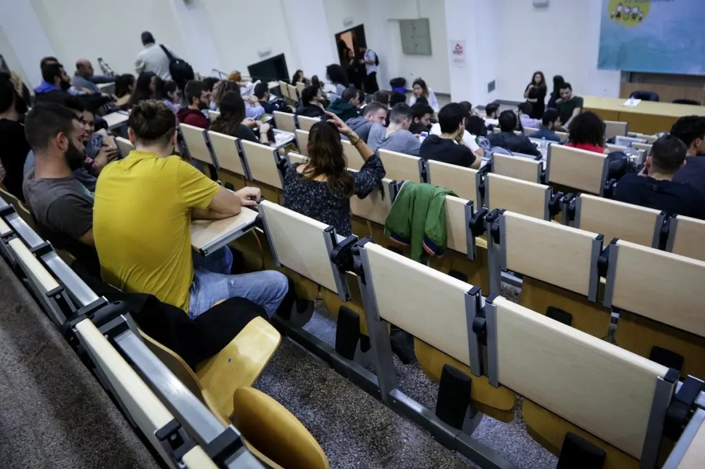 Πόσο σημαντικά είναι τα εμβόλια και τα self-test για τους φοιτητές – Χρήσιμες πληροφορίες μετά το άνοιγμα των σχολών
