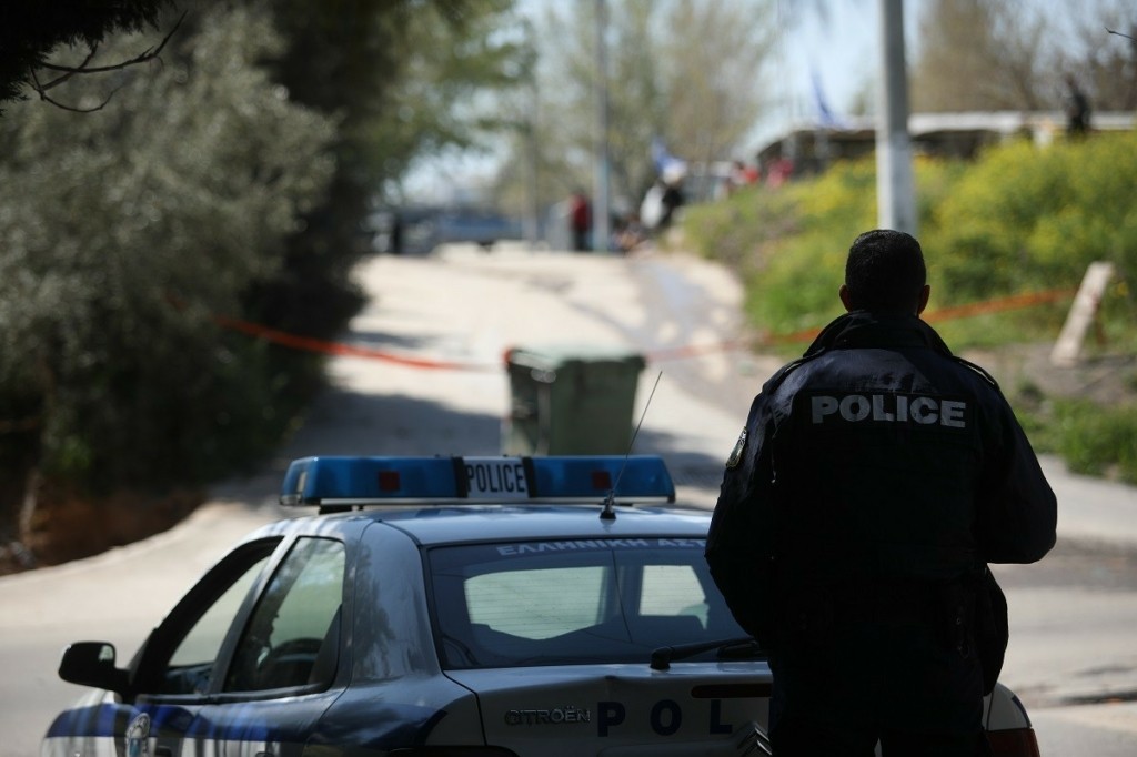 Σύλληψη εμπρηστή στου Γκύζη – Βρέθηκαν αυτοσχέδια φυτίλια στο σακίδιό του