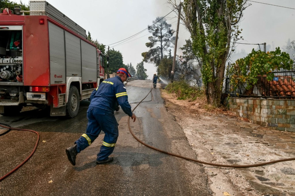 Αναίσθητοι φαρσέρ παίρνουν τηλέφωνα την πυροσβεστική και καταγγέλουν “ψεύτικες” πυρκαγιές – Πάνω από 50 fake κλήσεις