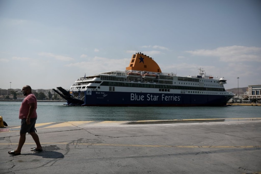 Χειροπέδες στον πλοίαρχο του Sifnos Jet – Έβαλε στο πλοίο από τη Μύκονο υπεράριθμούς επιβάτες