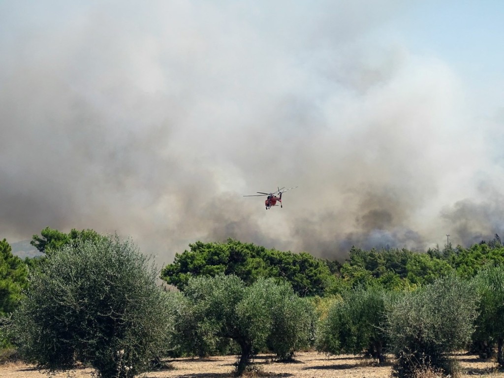 Νέα νύχτα πύρινου εφιάλτη στη Ρόδο – Εκκενώνονται τα Μαριτσά – Συνεχείς οι αναζωπυρώσεις