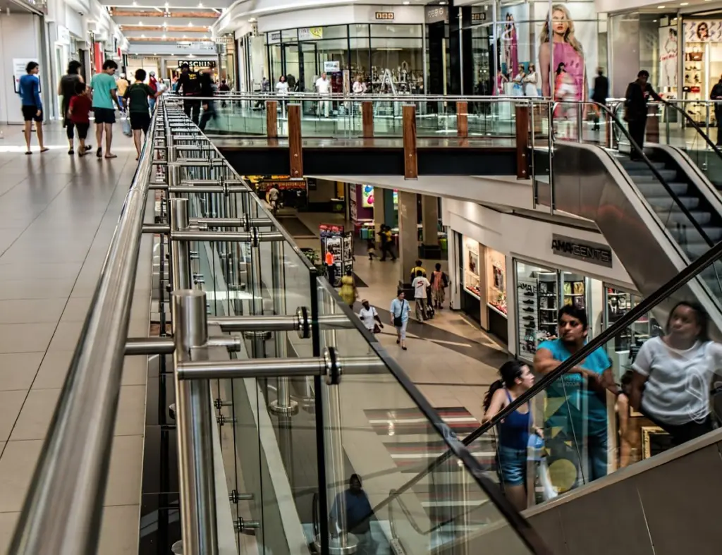 Αδιανόητη η κατάσταση στη Γαλλία – Σχεδόν 300.000 κρούσματα σε μια ημέρα