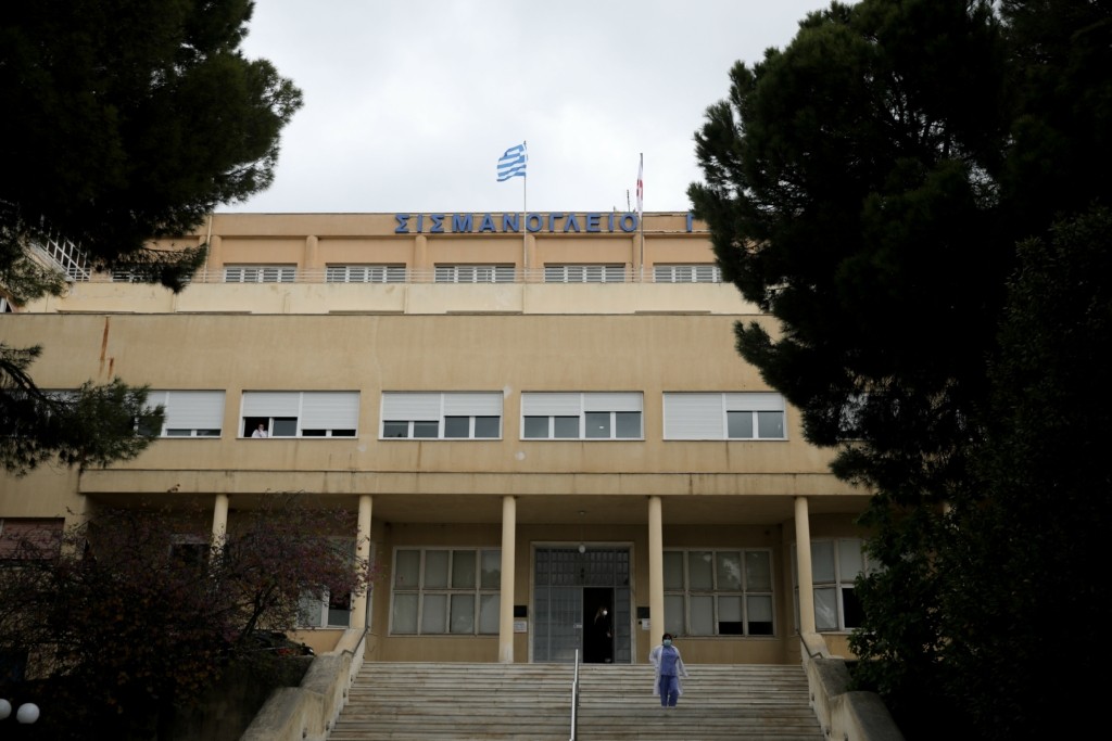 Έκτακτη εφημερία για το Σισμανογλείο λόγω της φωτιάς – Πέντε εγκαυματίες στο ΚΑΤ