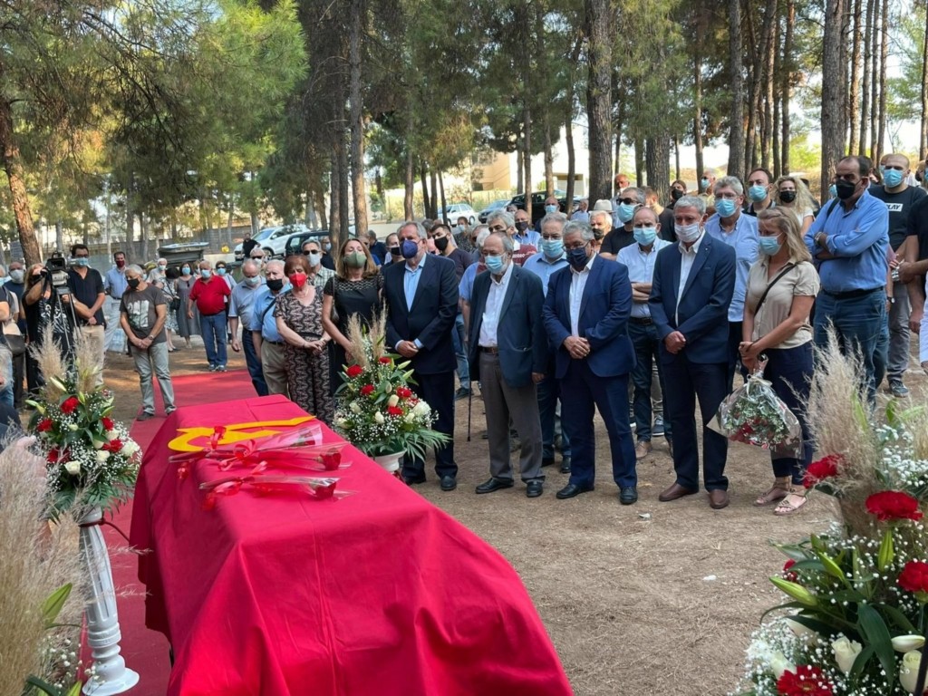 Σε κλίμα οδύνης η πολιτική κηδεία του Αντώνη Σκυλλάκου (pics)