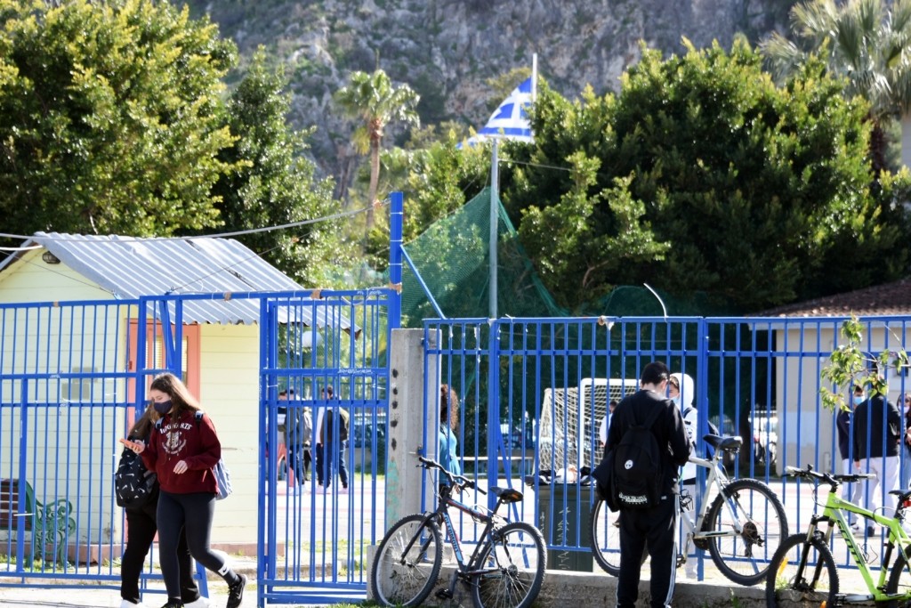 Πότε ανοίγουν τα σχολεία τον Σεπτέμβριο – Οι προϋποθέσεις για μαθητές και εκπαιδευτικούς