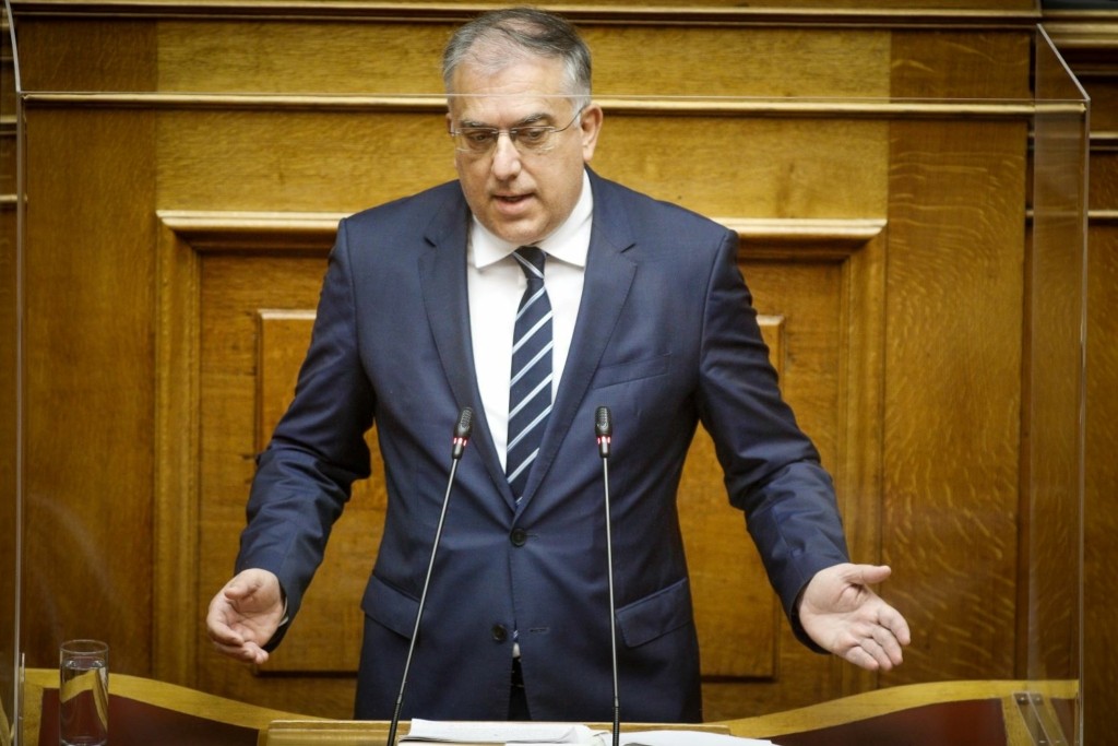Τα συγχαρητήρια Θεοδωρικάκου σε δύο αστυνομικούς που έσωσαν μια γυναίκα από βέβαιο θάνατο