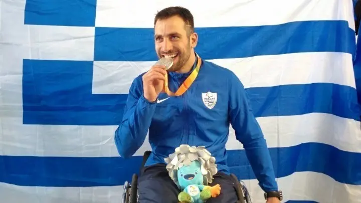 Το πρώτο μετάλλιο για την Ελλάδα στους Παραολυμπιακούς Αγώνες – “Χάλκινος” ο Τριανταφύλλου στην ξιφασκία (vid)