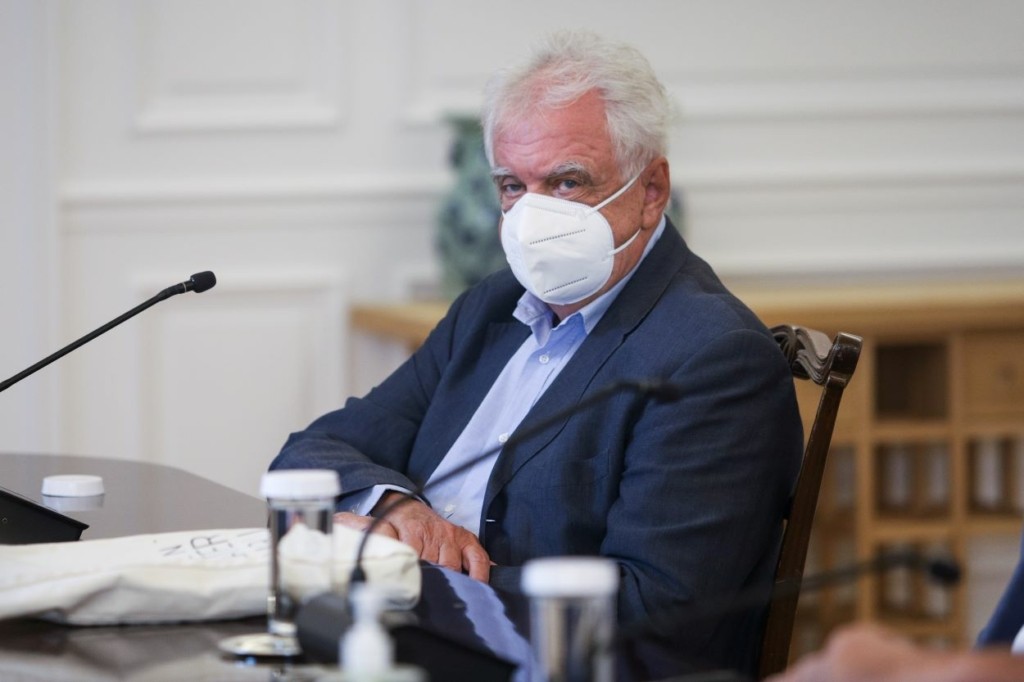 “Άστεγοι” Τριαντόπουλος και Μπένος – Το κτίριο που “φλερτάρουν”