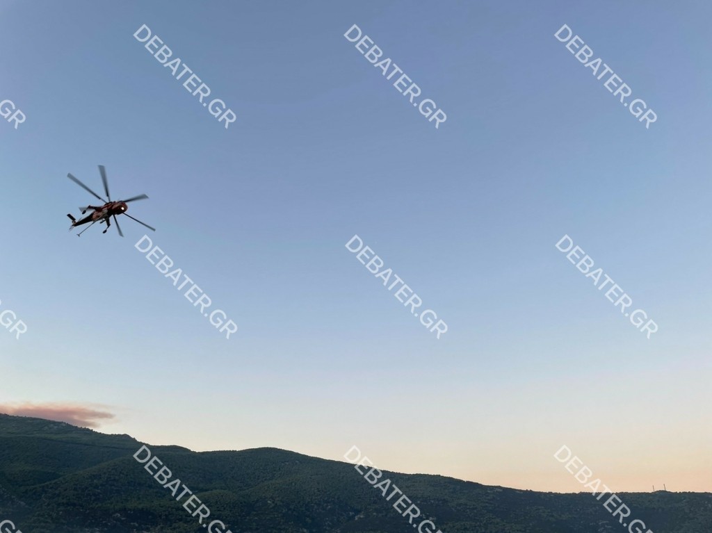 Μαίνεται ανεξέλεγκτη η φωτιά στα Βίλια – Εκκενώθηκαν 5 οικισμοί και ένα γηροκομείο – Στη μάχη το ρωσικό Beriev (pics&vid)