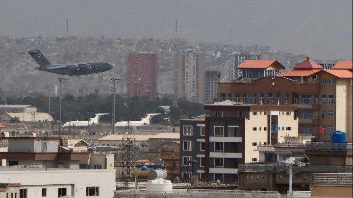 Εκατοντάδες πολίτες των ΗΠΑ βρίσκονται ακόμη στo Aφγανιστάν – Αποχώρησαν οι τελευταίοι Αμερικανοί στρατιώτες