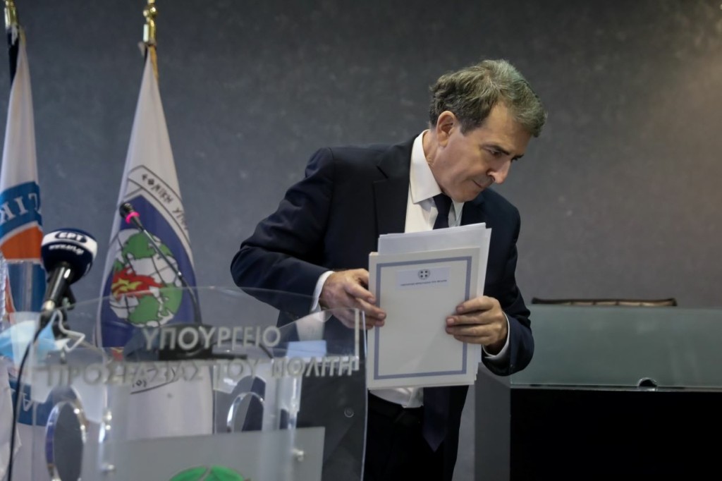 Ο έντονος αποχαιρετισμός του Χρυσοχοΐδη – Η απάντηση στο σύνθημα και η μελλοντική του επιστροφή