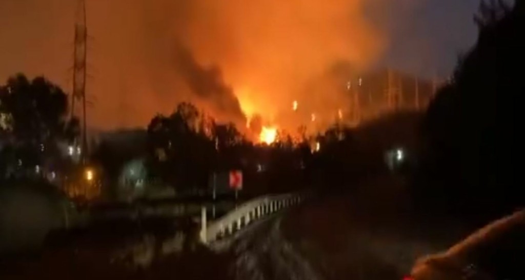 Συναγερμός στην Τουρκία – Φλόγες “γλείφουν” θερμοηλεκτρικό σταθμό (vid)