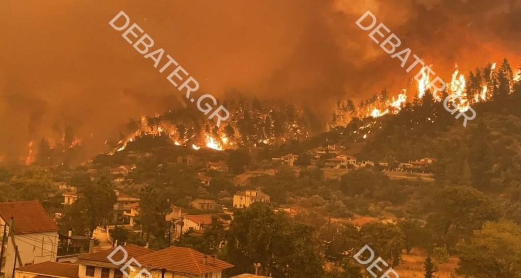 Η στιγμή που η φωτιά δείχνει τη μανιασμένη οργή της στις Γούβες (vids)