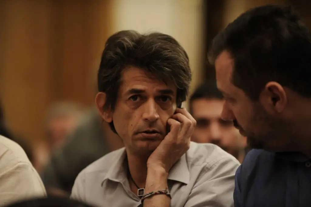 Ο Καρανίκας στο πλευρό του Μητσοτάκη για τα γιουχαρίσματα στη Μητρόπολη