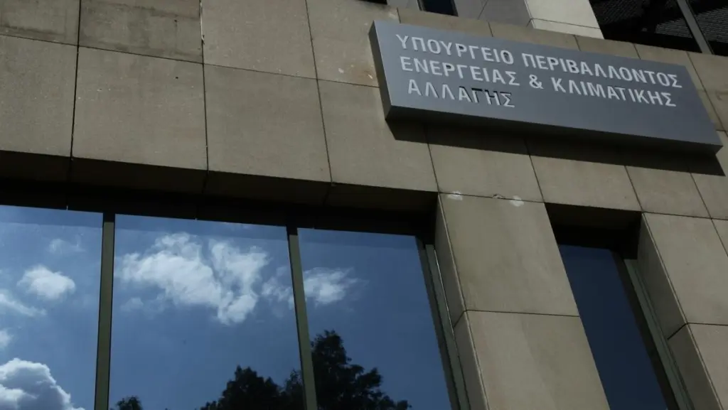 Σε δημόσια διαβούλευση το αναθεωρημένο Εθνικό Σχέδιο για κλιματική ουδετερότητα έως το 2050
