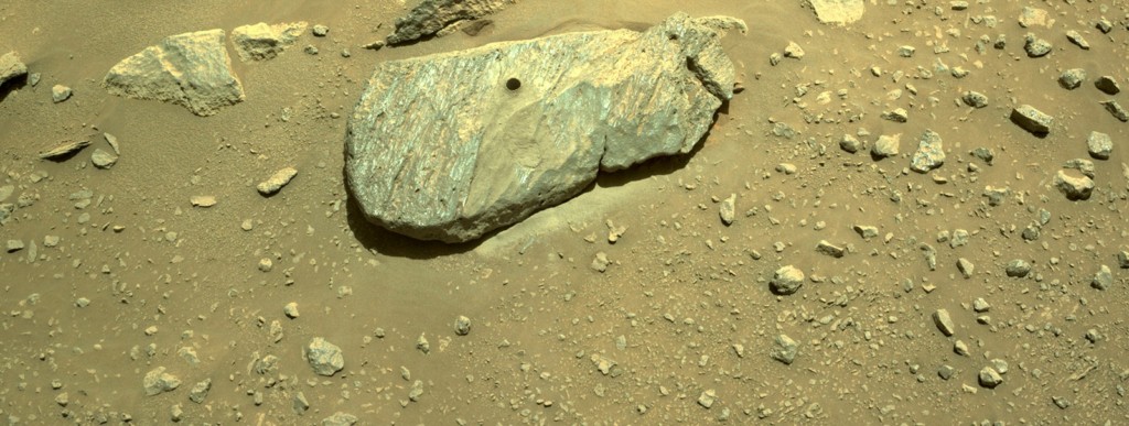 Το ρόβερ Perseverance της NASA κατάφερε να συλλέξει πέτρινο δείγμα από τον Άρη (pics&vid)
