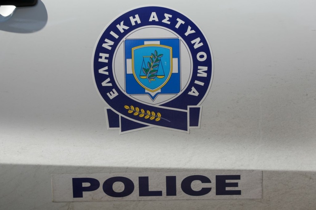 Επεισοδιακή καταδίωξη οχήματος στη Θεσσαλονίκη – Εμβόλισαν περιπολικό και τράπηκαν σε φυγή
