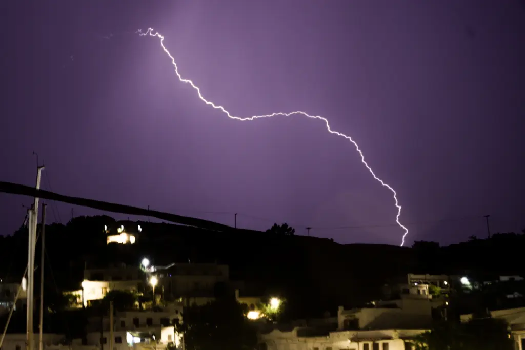 Μαρτυρικός θάνατος άνδρα στην Καβάλα – Τον χτύπησε κεραυνός