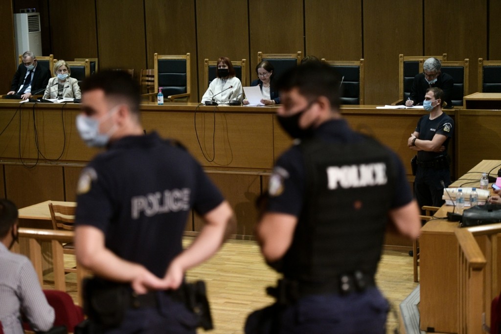 “Άλλη φορά να ζητάς ταυτότητα” – Με απλή επίπληξη τη γλίτωσε νεαρός που έκανε σεξ με 12χρονη