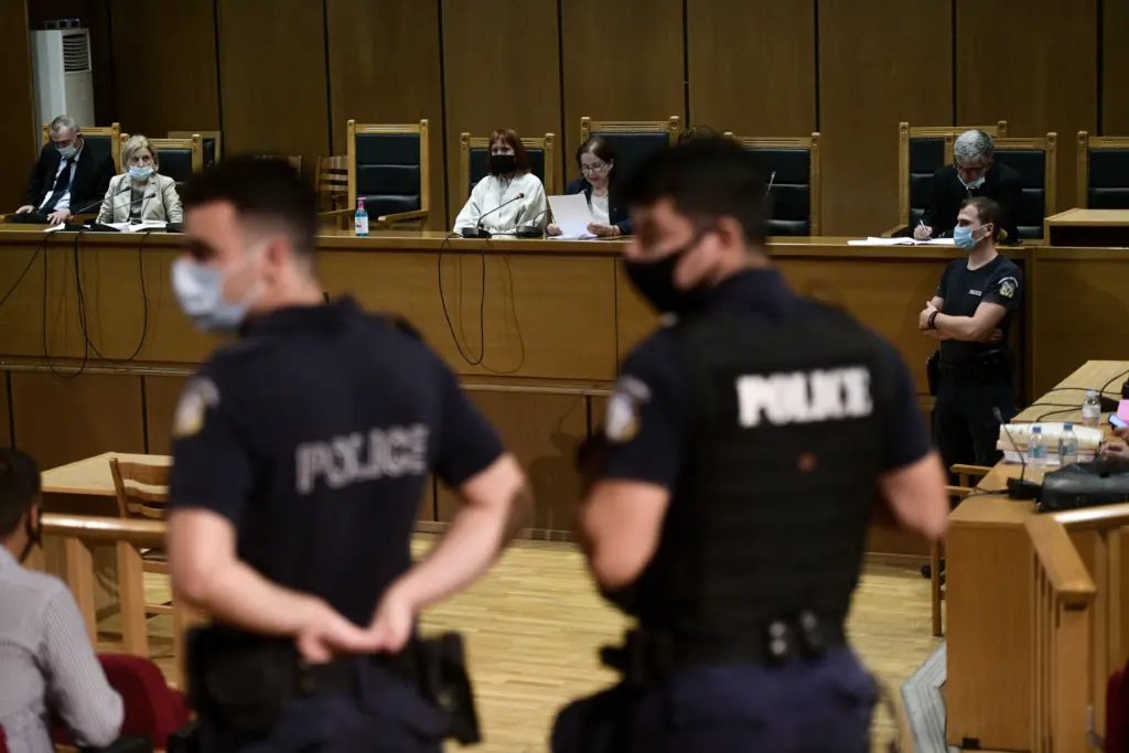 “Άλλη φορά να ζητάς ταυτότητα” – Με απλή επίπληξη τη γλίτωσε νεαρός που έκανε σεξ με 12χρονη