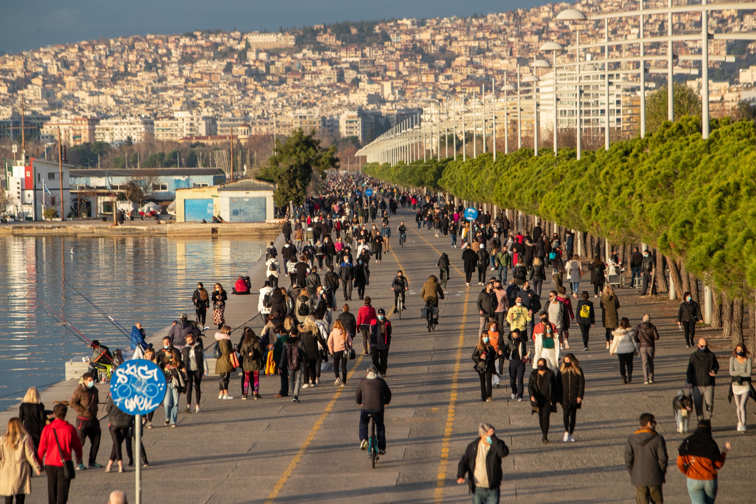 Έξι στους δέκα είναι ανεμβολίαστοι στη Βόρεια Ελλάδα – Ανησυχία στην κυβέρνηση για την έκρηξη των κρουσμάτων