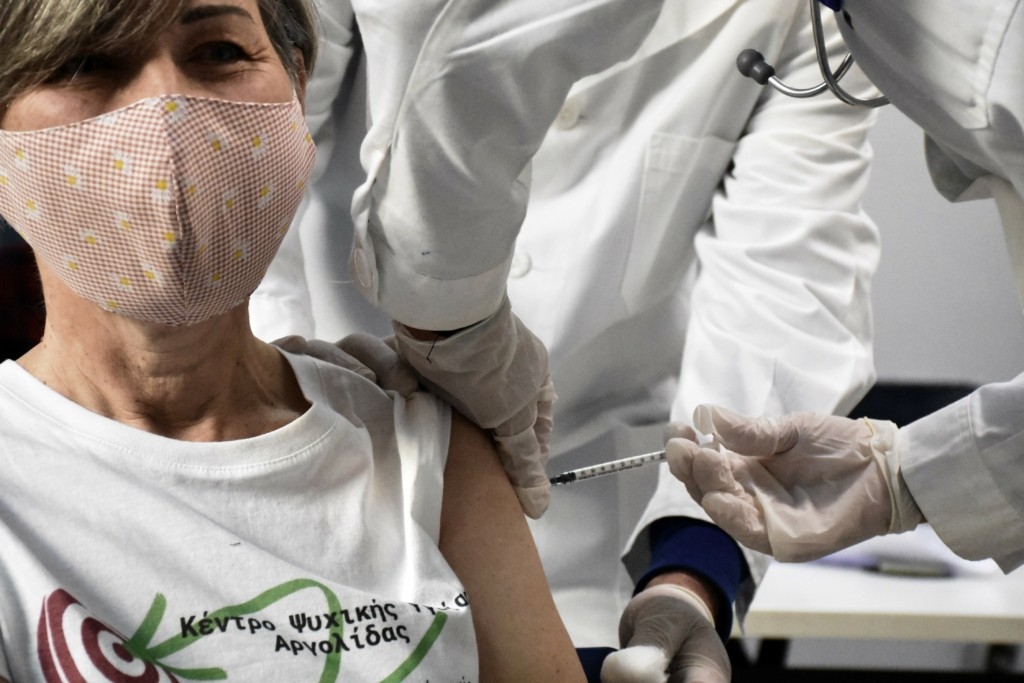 Έλεγχοι παντού και αυστηρές κυρώσεις μετά τα περιστατικά με τα “μαϊμού” πιστοποιητικά εμβολιασμού