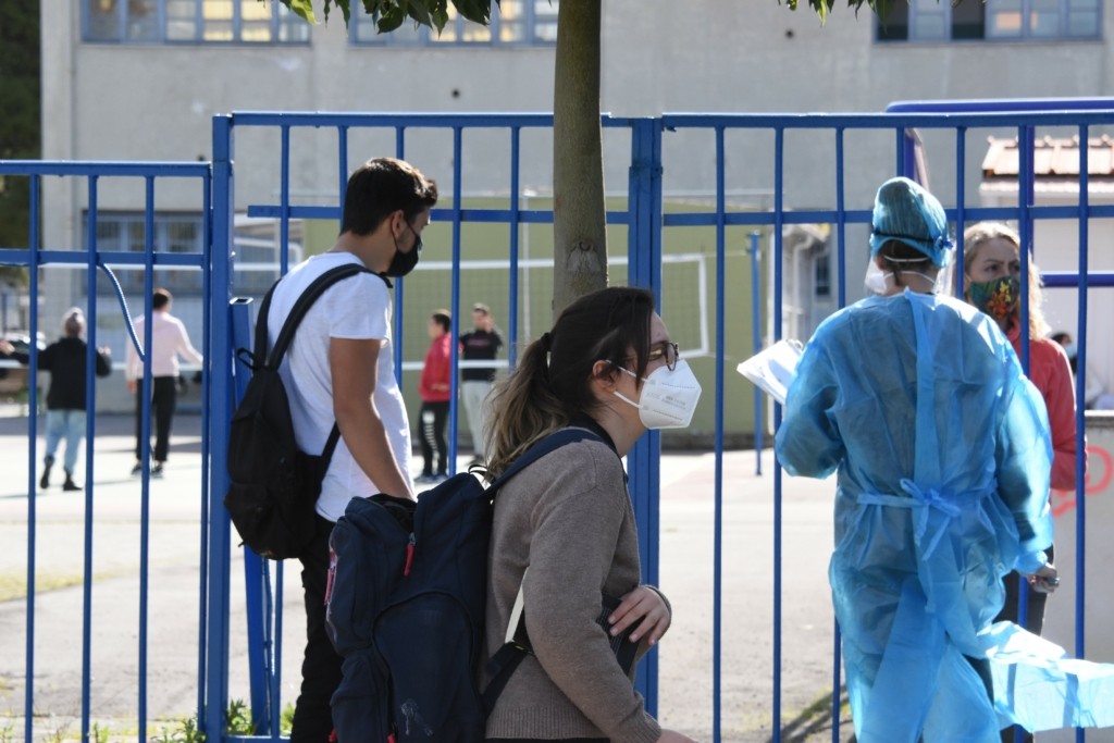 Κίνδυνος να ξανακλείσουν τα σχολεία αν αυξηθούν τα κρούσματα – “Σαρώνει” η μετάλλαξη Δέλτα