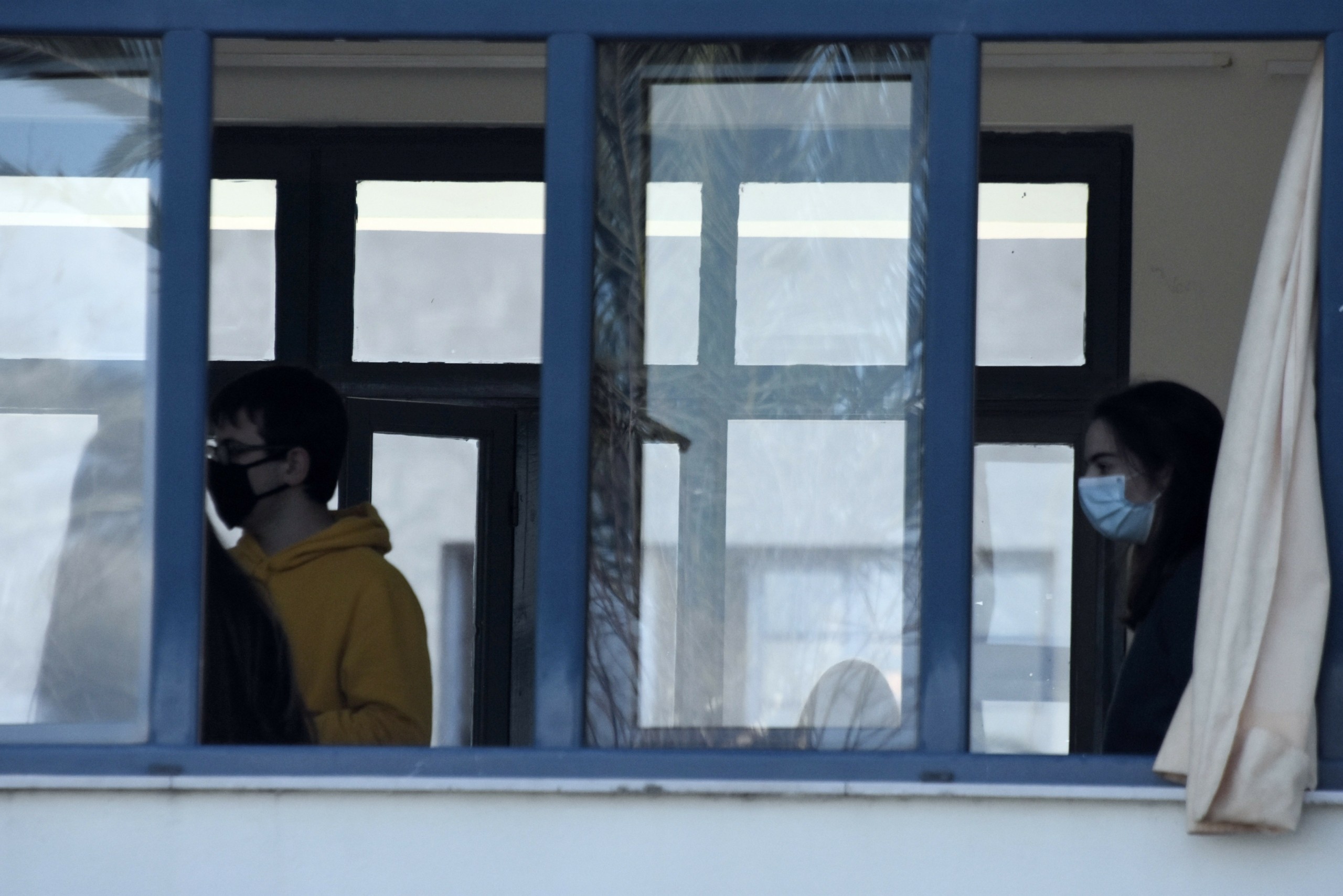 Κατάληψη σε Γυμνάσιο γιατί ο διευθυντής ζητούσε από τους μαθητές να έχουν… ξυρισμένα πόδια!