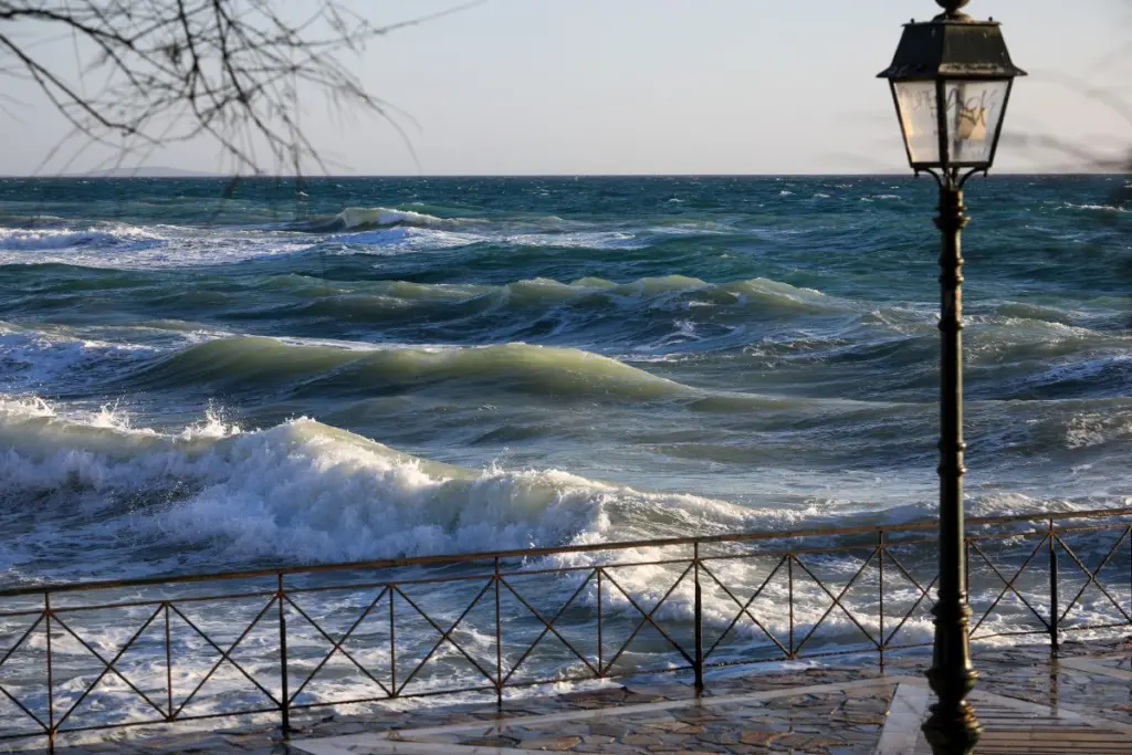 Κανείς δεν έχει αναζητήσει τη σορό της γυναίκας που βρέθηκε στον Φλοίσβο