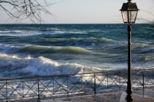 Θρίλερ με το νεκρό κορίτσι στο Παλαιό Φάληρο – Τα βίντεο που εξετάζονται και τα σενάρια για τις συνθήκες θανάτου