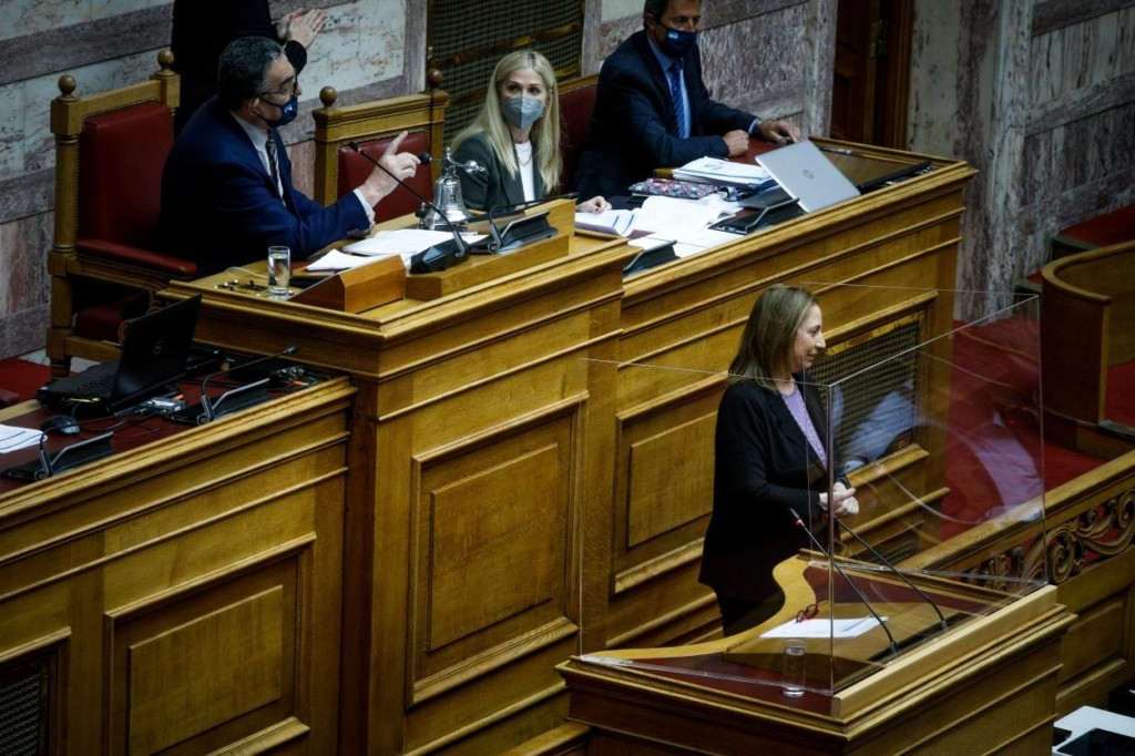 Την πάτησε ο Αθανασίου με το ανοιχτό μικρόφωνο – Τα τσίπουρα και η πεντοζάλη