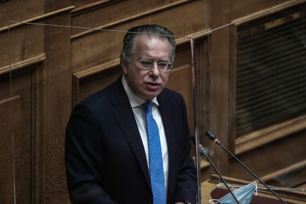 Οι τέως υπουργοί… θυμούνται τους ψηφοφόρους και το Facebook