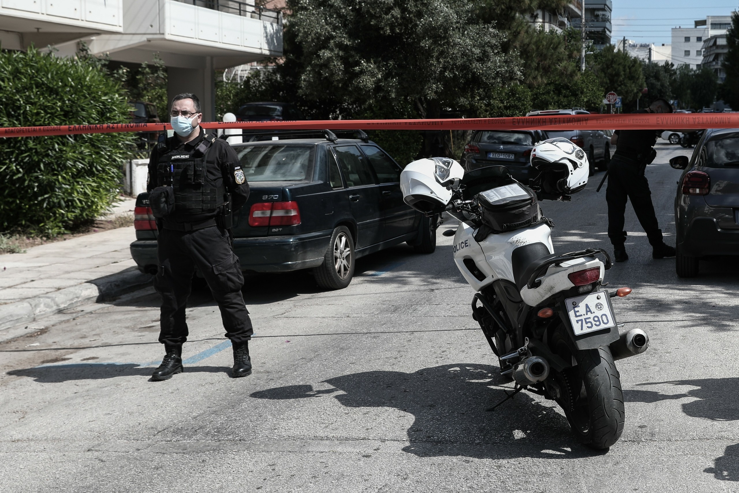 Πυροβολισμοί έξω από γνωστό μπαρ στο Περιστέρι – Δέκα προσαγωγές