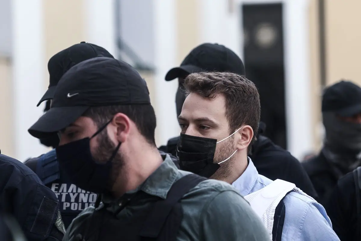 To “δήθεν” σκηνικό της ληστείας στα Γλυκά Νερά μέσα από εικόνες – Πόσες ώρες χρειάστηκαν για να προκληθεί το “χάος”
