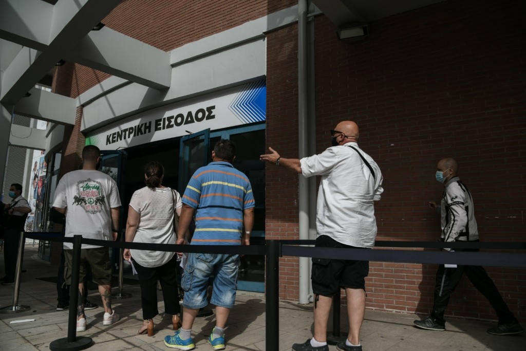 Οι επόμενες κατηγορίες που πέφτουν “στο τραπέζι” της υποχρεωτικότητας του εμβολιασμού