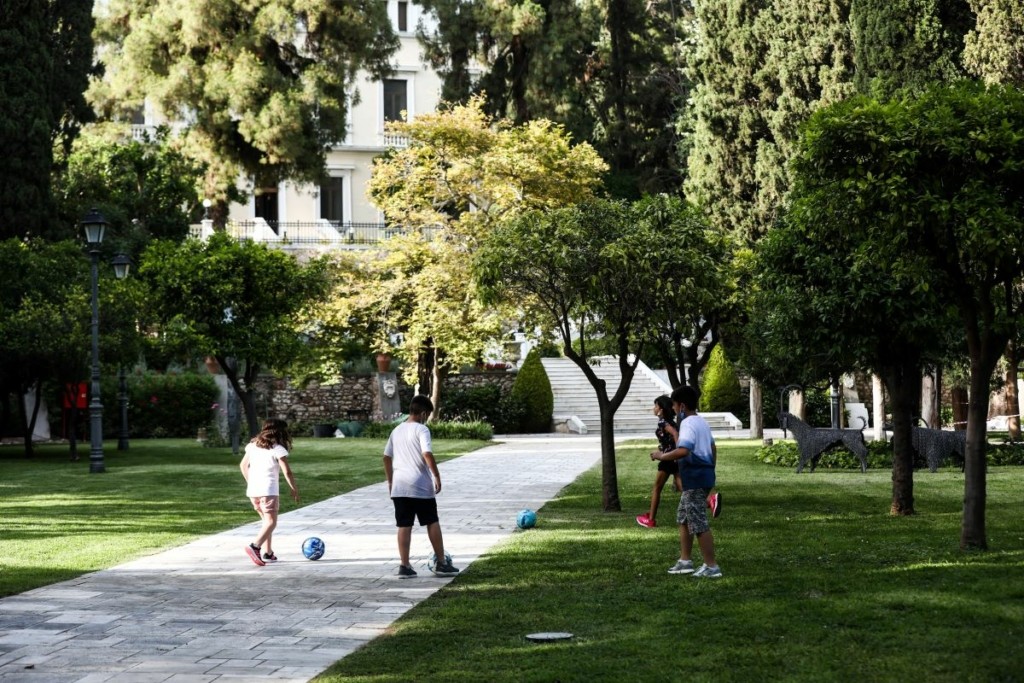 Πεθάνει κόσμος στην Αυστρία – Πηγαίνουν σε πάρτι μετάδοσης του ιού και παίρνουν φάρμακα για άλογα