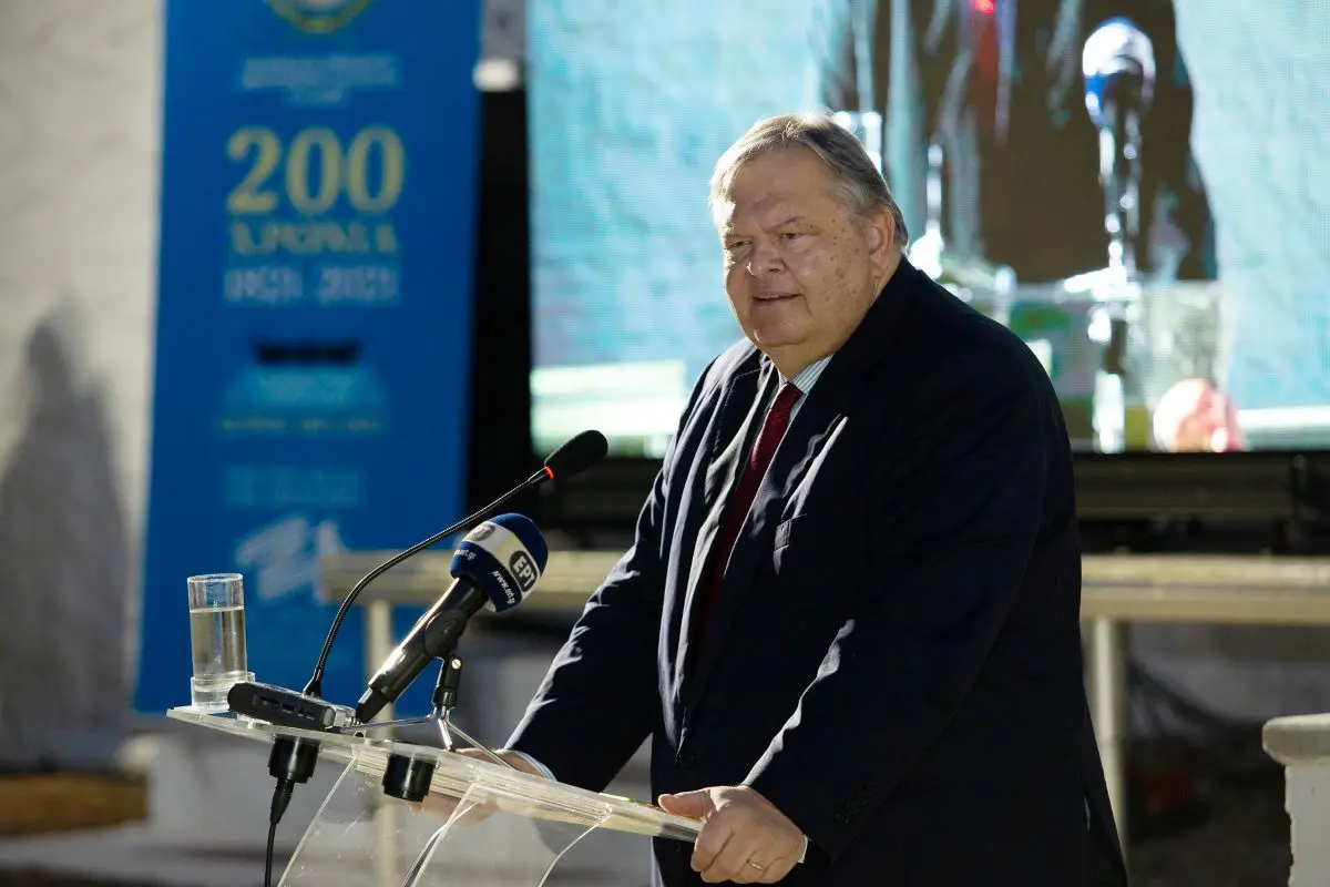 “Ναι μεν, αλλά…” από Βενιζέλο για τη συμφωνία με τις γαλλικές φρεγάτες