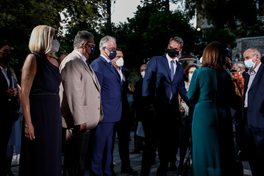 Προβάδισμα της ΝΔ έναντι του ΣΥΡΙΖΑ, αλλά με δυσαρέσκεια για τις φωτιές και την πανδημία