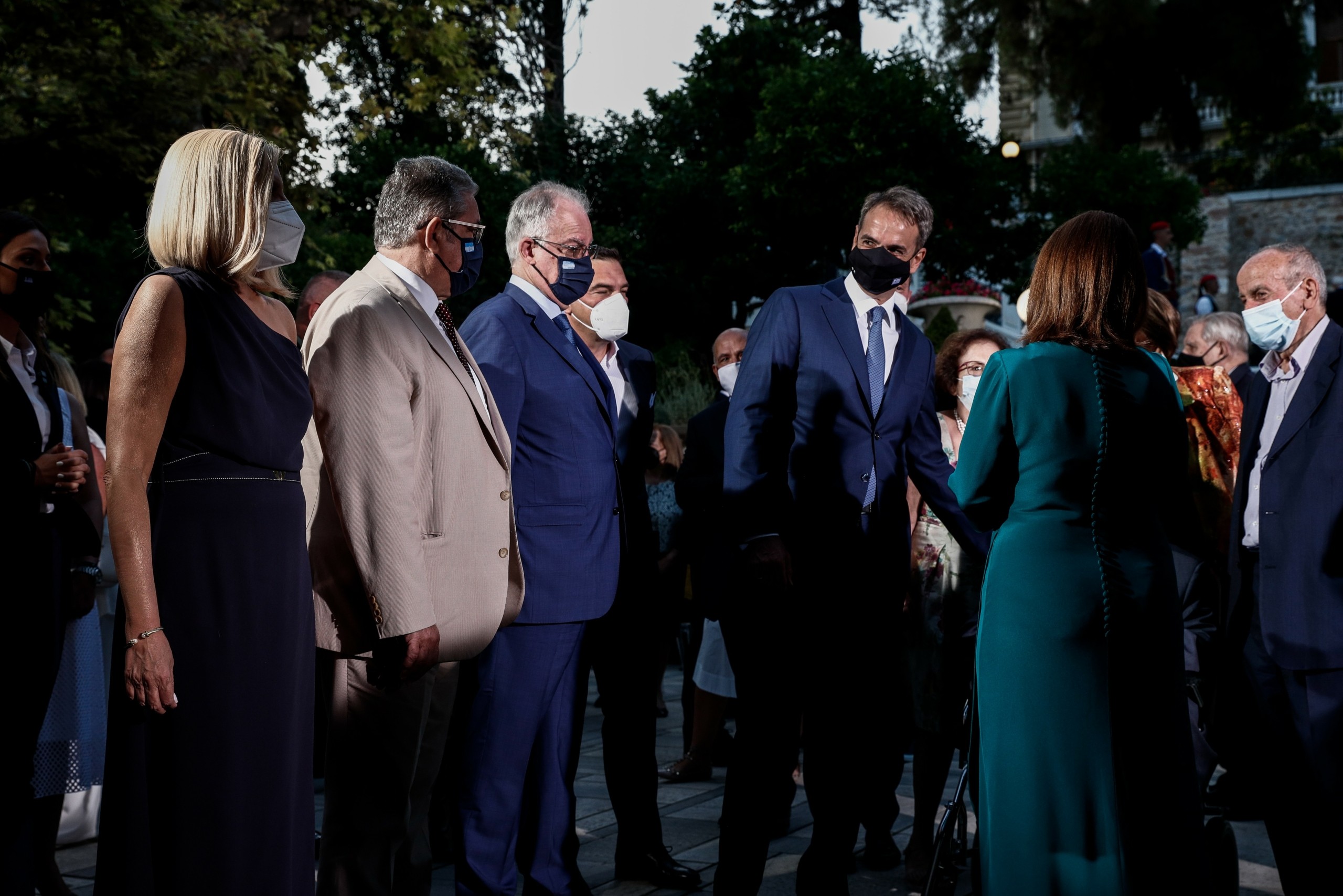 Προβάδισμα της ΝΔ έναντι του ΣΥΡΙΖΑ, αλλά με δυσαρέσκεια για τις φωτιές και την πανδημία
