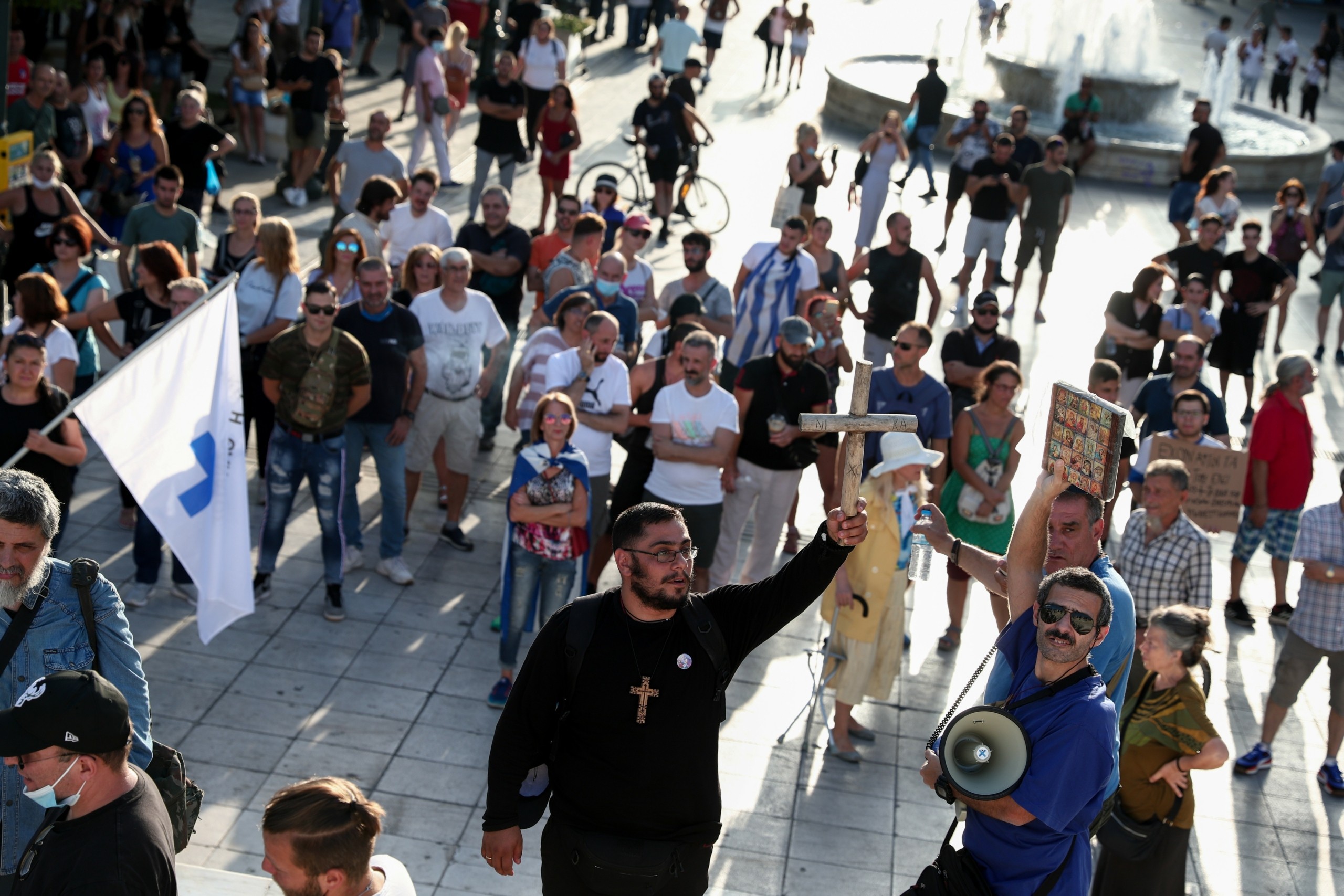 “Στην τσιμπίδα” των αρχών οι αρνητές – Ξεσκονίζουν τα social media για να πατάξουν τη φάμπρικα της απάτης των αντιεμβολιαστών (vid)