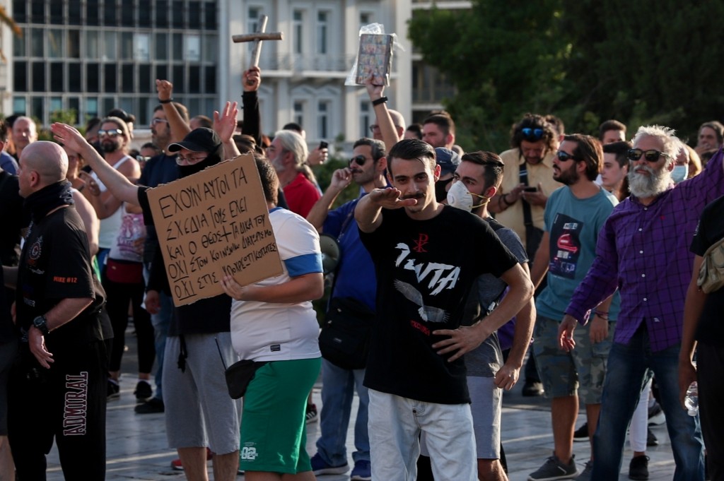 Αλλάζει ο ποινικός κώδικας μετά τον χαμό με τους αρνητές – Καταργείται το αυτόφωρο για τους εκπαιδευτικούς (vids)