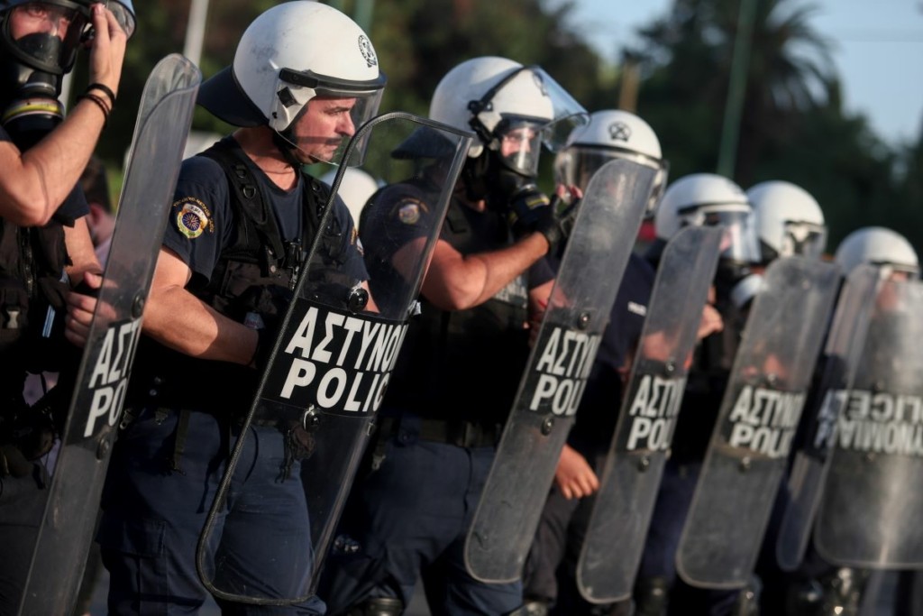 Οι διαδηλώσεις των αντιεμβολιαστών φέρνουν “πονοκέφαλο” στην ΕΛΑΣ – Το “τείχος ασφαλείας” που σχεδιάζεται  για τη ΔΕΘ