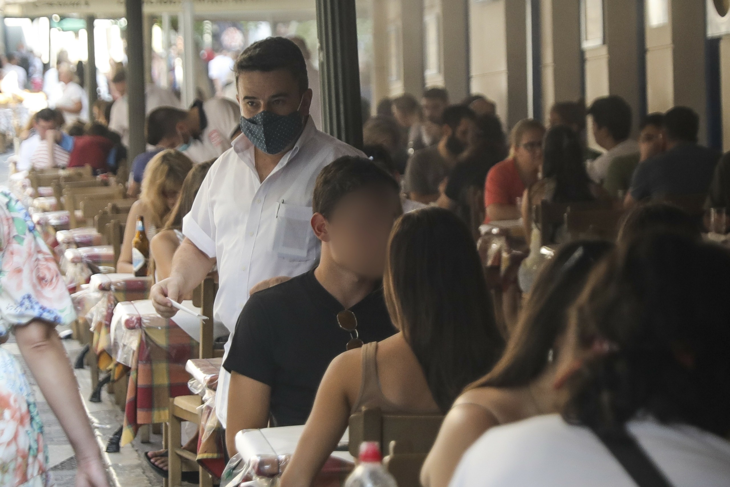 Με rapid test οι ανεμβολίαστοι άνω των 12 ετών σε κλειστούς χώρους