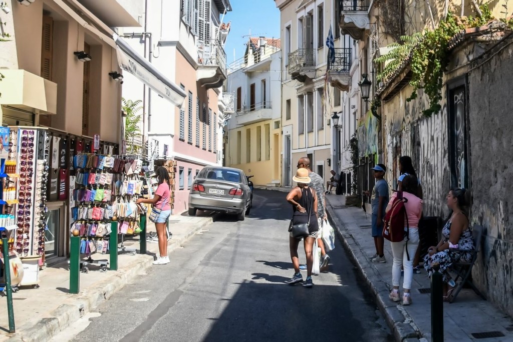 1765 νέα κρούσματα για τη Δευτέρα – Πόσοι διασωληνωμένοι και θάνατοι ανακοινώθηκαν