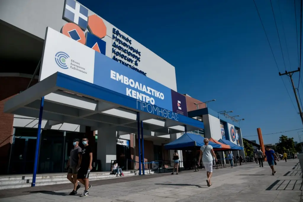 Το επόμενο βήμα στο μέτωπο της πανδημίας – Τι σχεδιάζει η κυβέρνηση για την τρίτη δόση του εμβολίου
