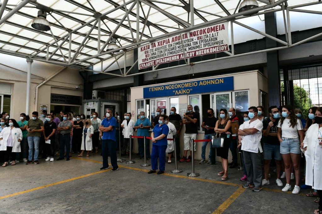 Λήγει η προθεσμία για τους ανεμβολίαστους υγειονομικούς – Αντιδράσεις και κινητοποιήσεις σε όλη τη χώρα (pics&vid)