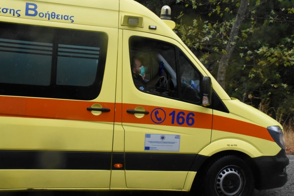 Σοβαρό τροχαίο στις Αχαρνές – Απεγκλωβίστηκαν δυο άτομα από όχημα χωρίς τις αισθήσεις τους